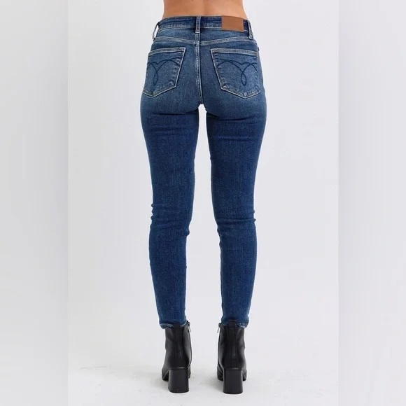 NWT Judy Blue PLUS + REG Size Dark Wash Mid-Rise Thermal Ankle Skinny Jeans - Picture 4 of 10